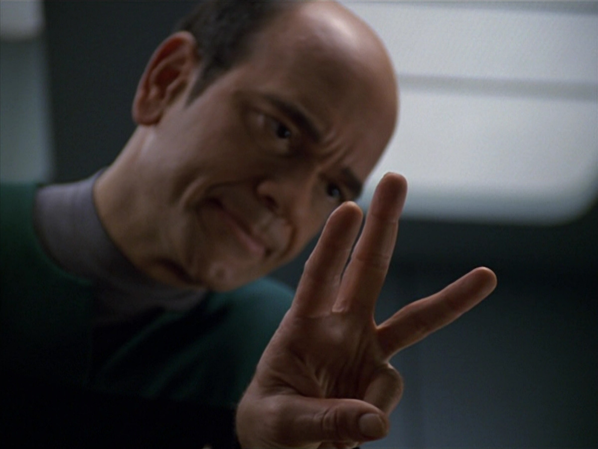 extant_StarTrek_VOY_5x19-TheFight_00549.jpg