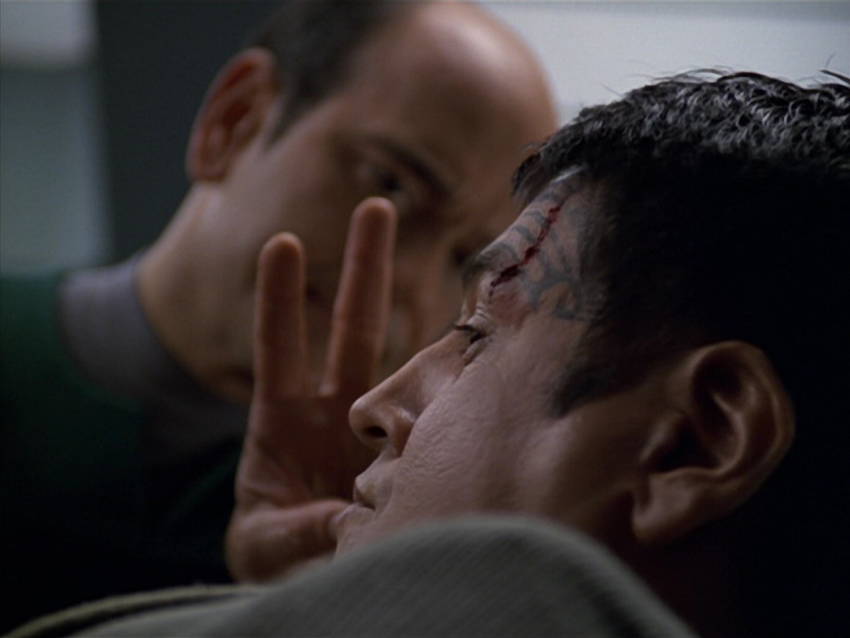 extant_StarTrek_VOY_5x19-TheFight_00557.jpg
