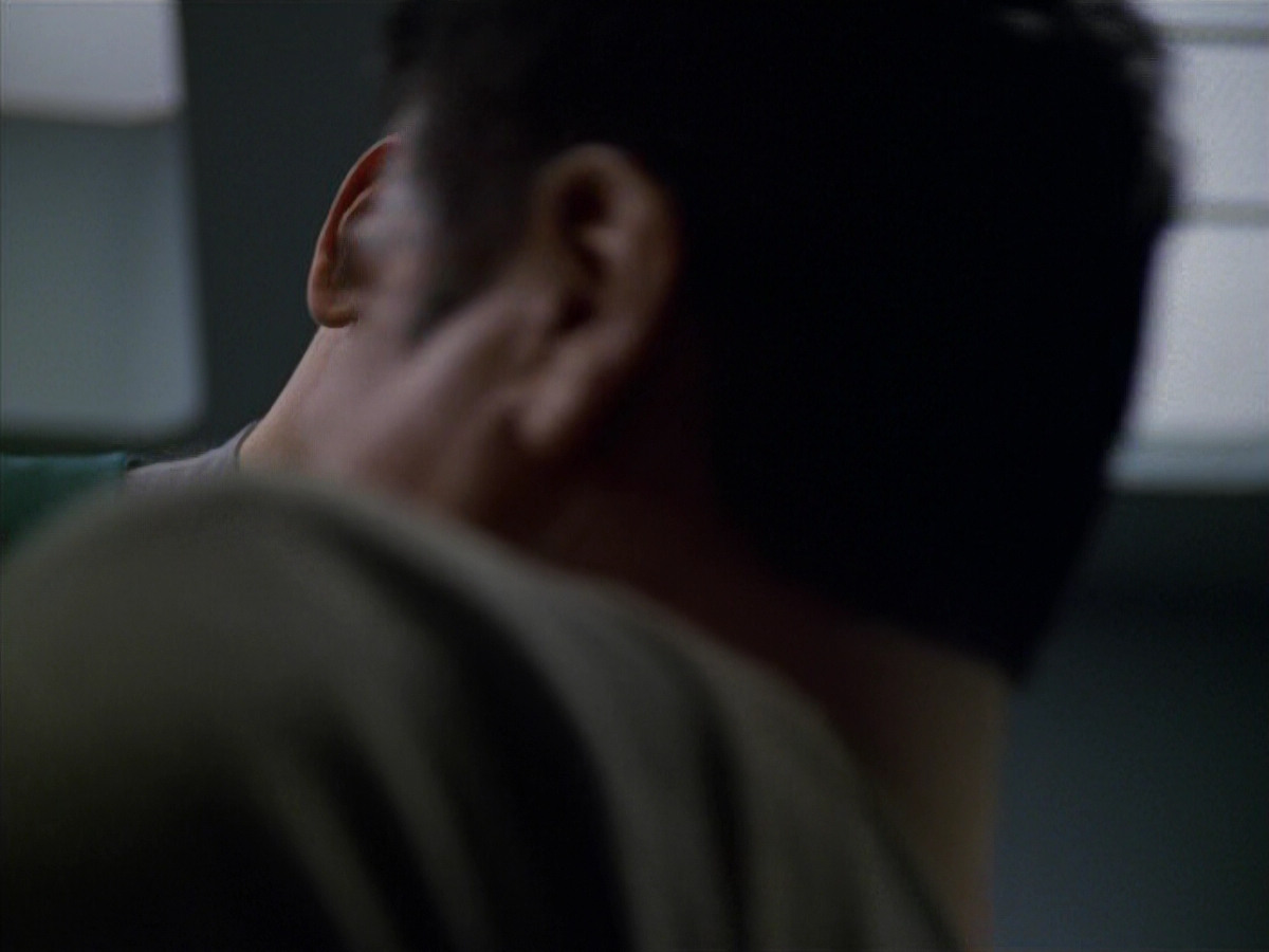 extant_StarTrek_VOY_5x19-TheFight_00561.jpg