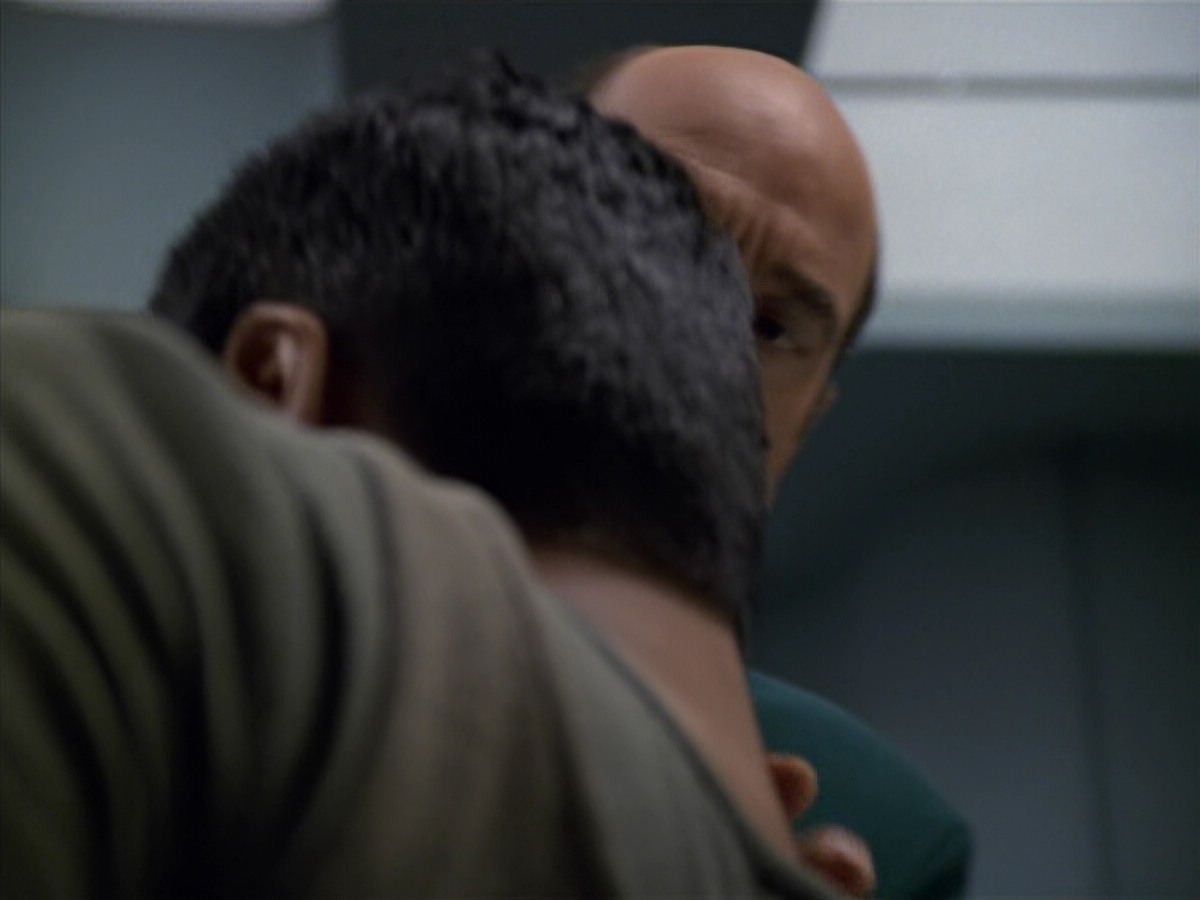 extant_StarTrek_VOY_5x19-TheFight_00562.jpg