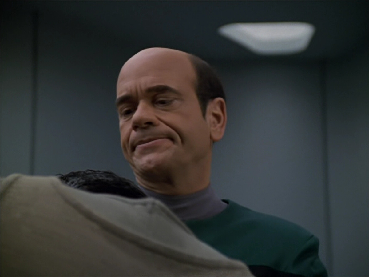 extant_StarTrek_VOY_5x19-TheFight_00564.jpg