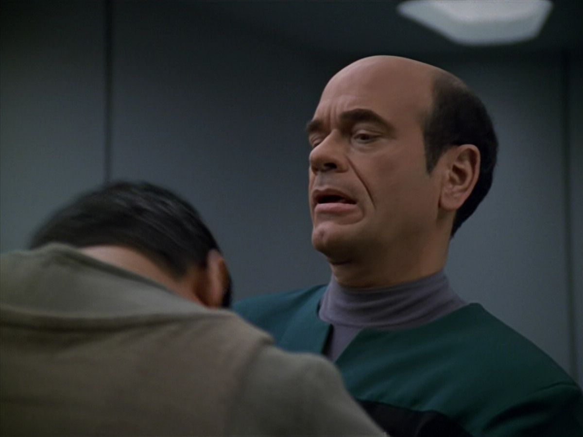 extant_StarTrek_VOY_5x19-TheFight_00565.jpg
