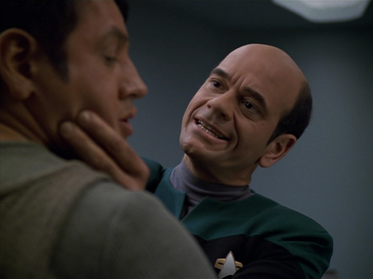 extant_StarTrek_VOY_5x19-TheFight_00571.jpg