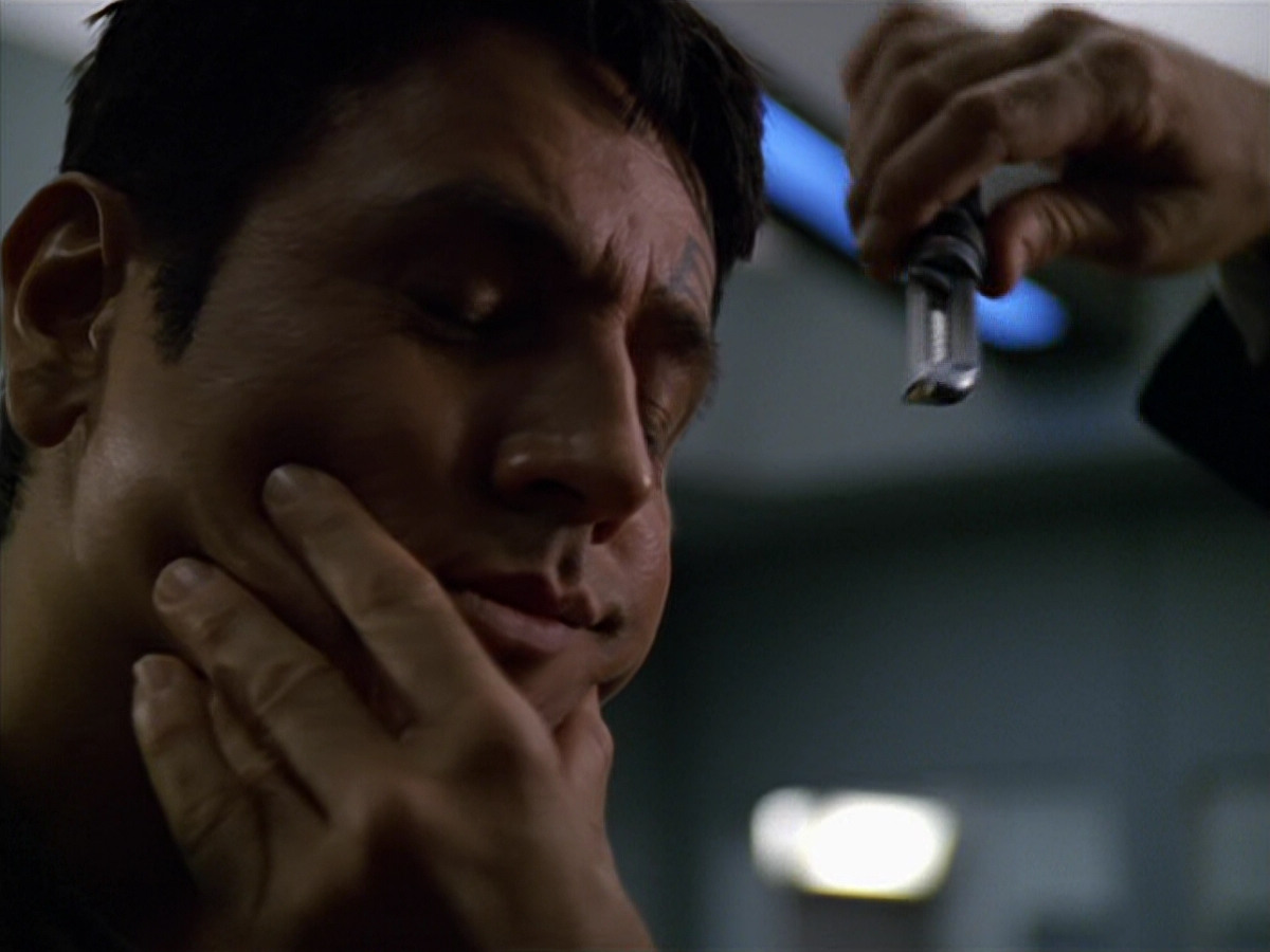extant_StarTrek_VOY_5x19-TheFight_00584.jpg