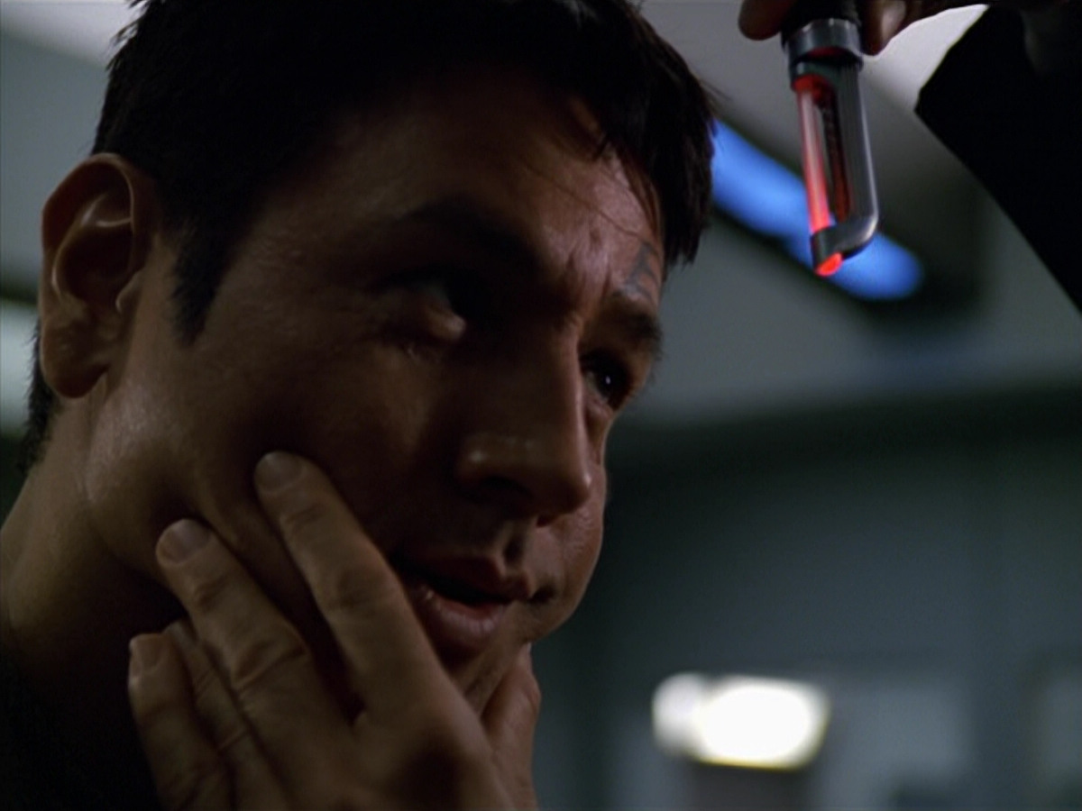 extant_StarTrek_VOY_5x19-TheFight_00588.jpg