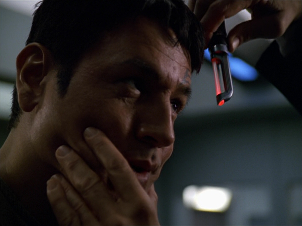 extant_StarTrek_VOY_5x19-TheFight_00595.jpg