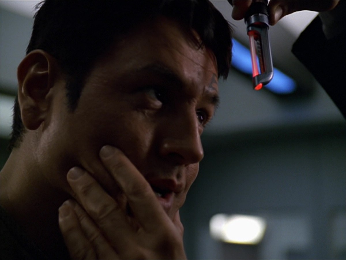 extant_StarTrek_VOY_5x19-TheFight_00598.jpg