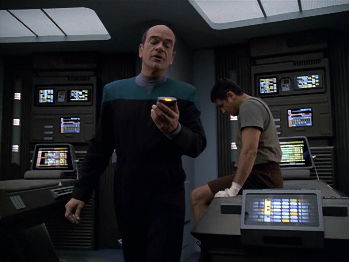extant_StarTrek_VOY_5x19-TheFight_00634.jpg