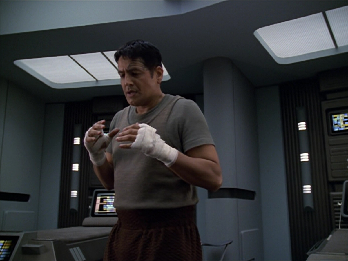 extant_StarTrek_VOY_5x19-TheFight_00643.jpg