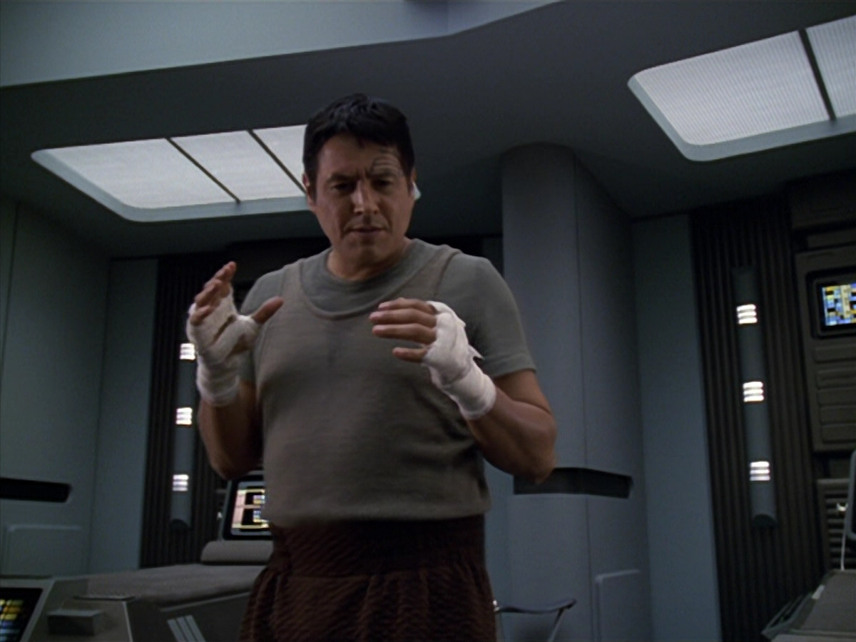 extant_StarTrek_VOY_5x19-TheFight_00644.jpg