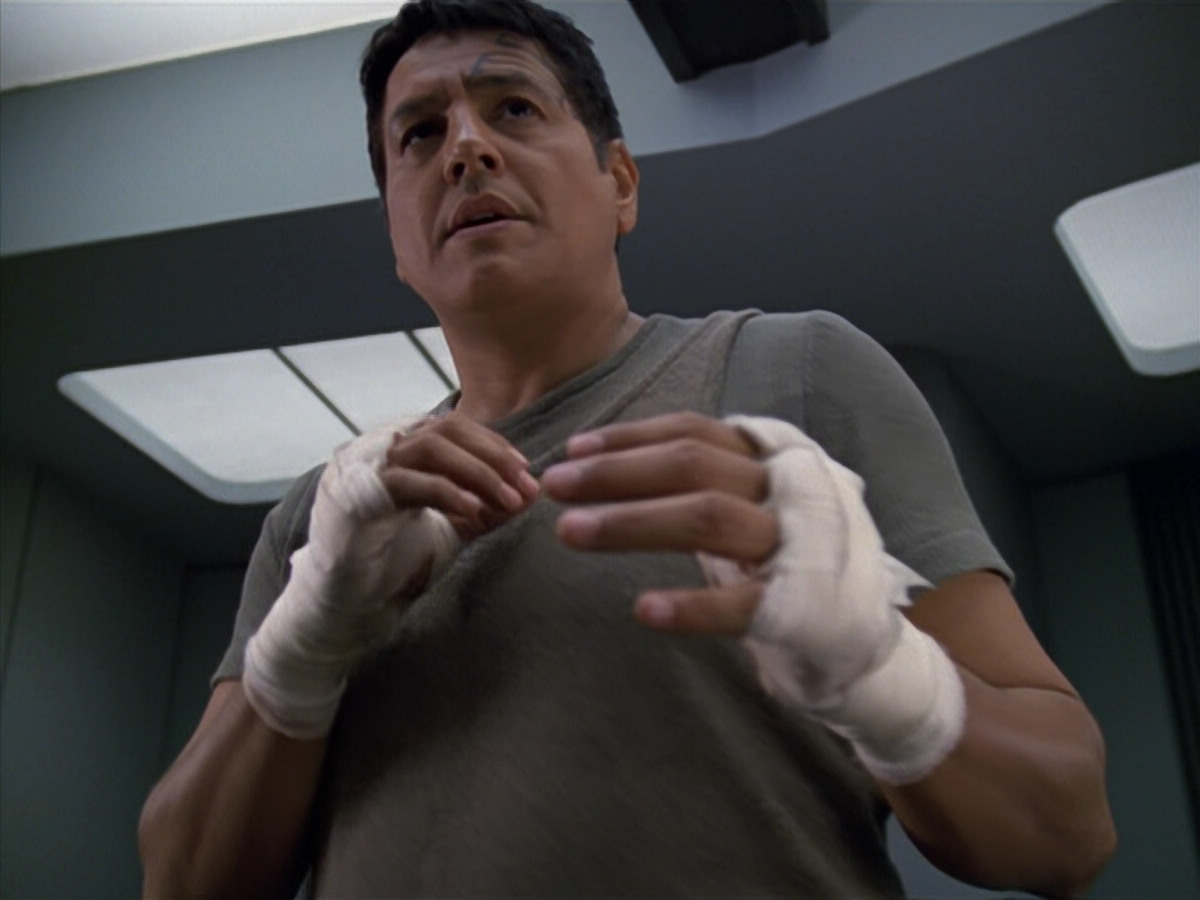 extant_StarTrek_VOY_5x19-TheFight_00658.jpg