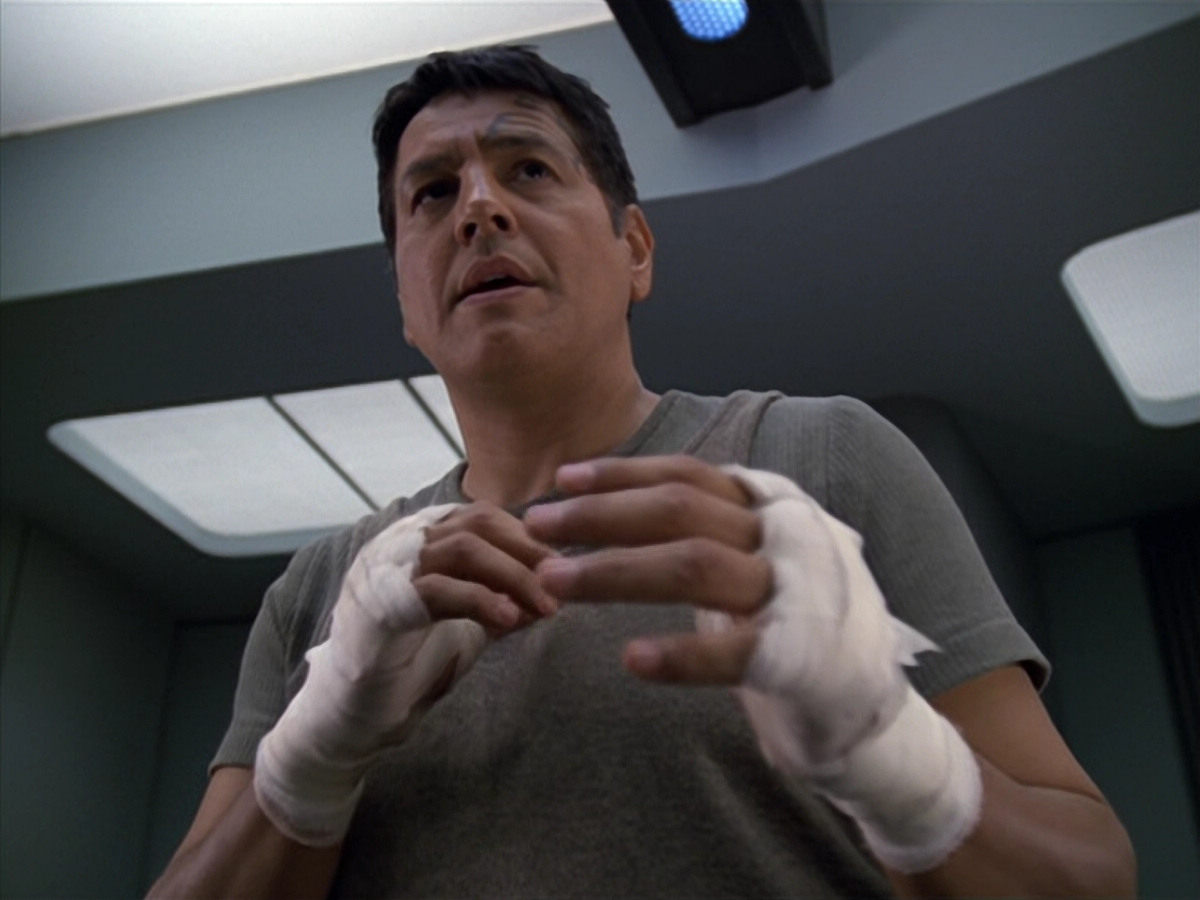 extant_StarTrek_VOY_5x19-TheFight_00660.jpg