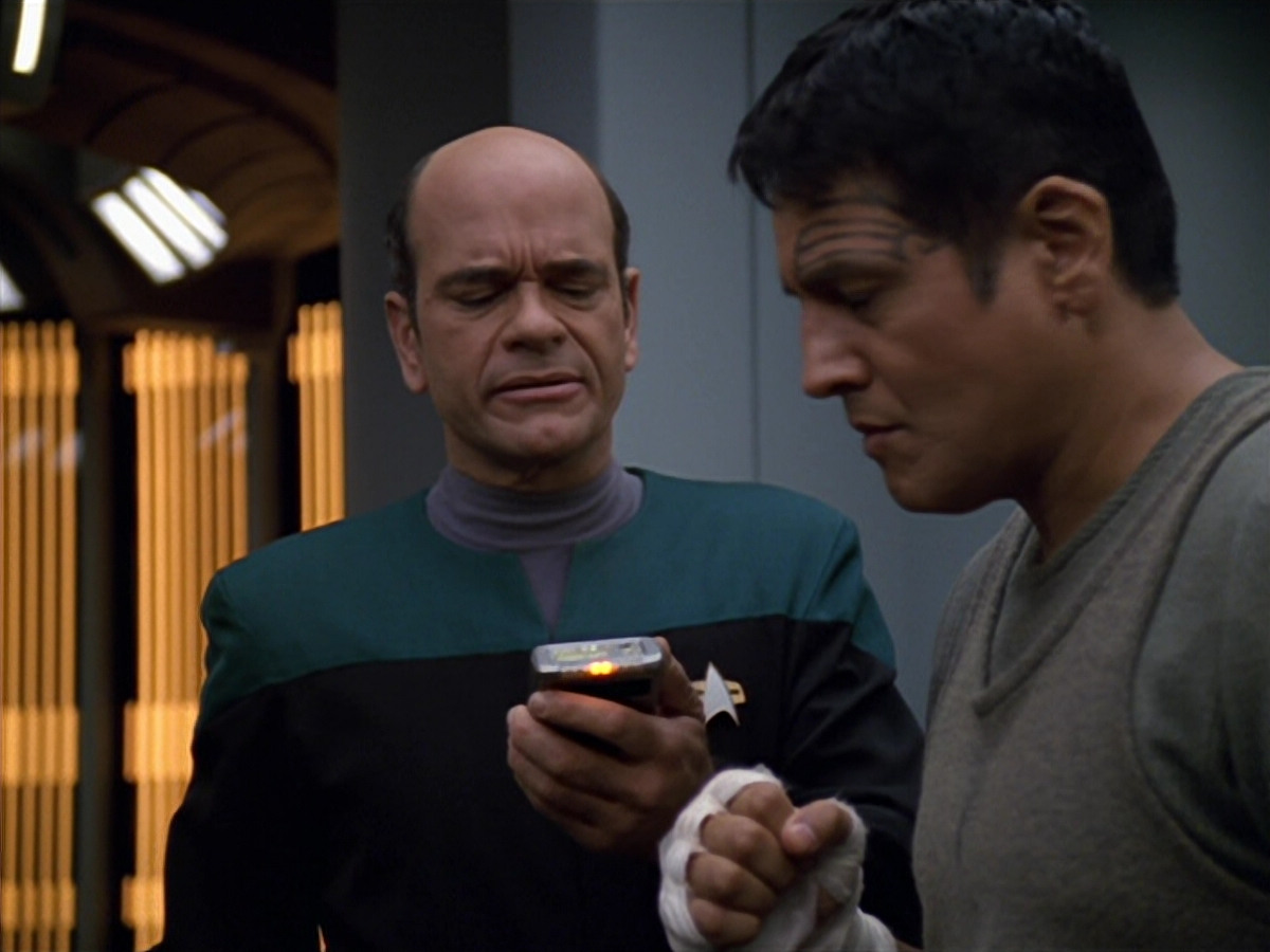 extant_StarTrek_VOY_5x19-TheFight_00687.jpg