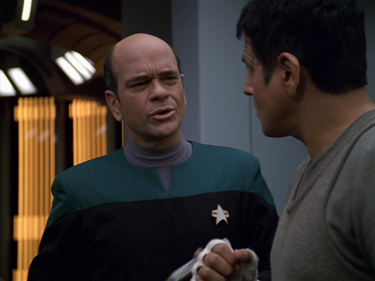 extant_StarTrek_VOY_5x19-TheFight_00690.jpg