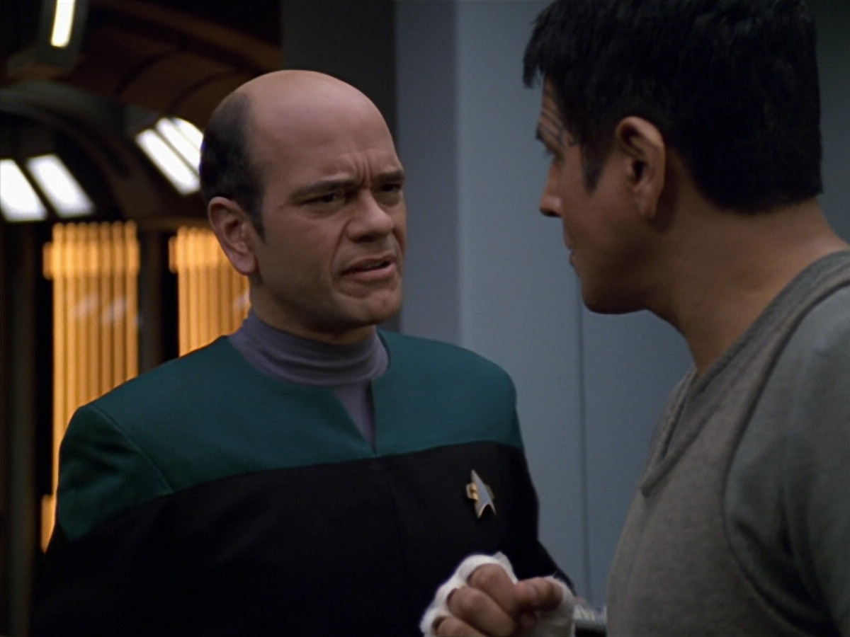 extant_StarTrek_VOY_5x19-TheFight_00691.jpg