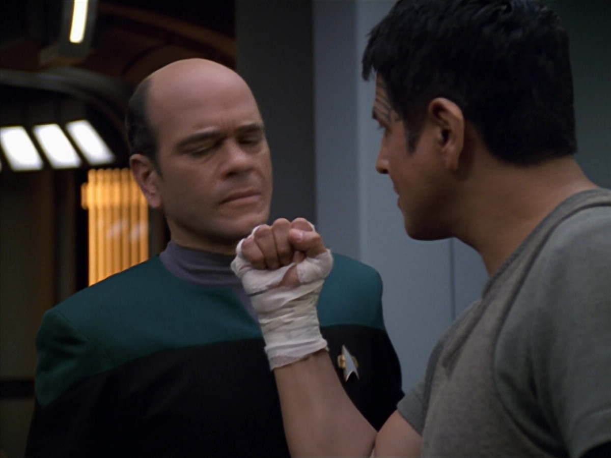 extant_StarTrek_VOY_5x19-TheFight_00697.jpg