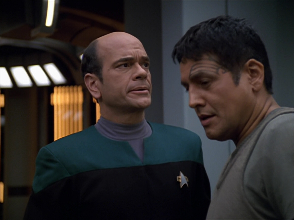 extant_StarTrek_VOY_5x19-TheFight_00701.jpg