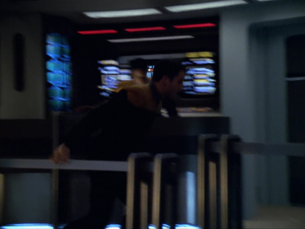 extant_StarTrek_VOY_5x19-TheFight_00711.jpg