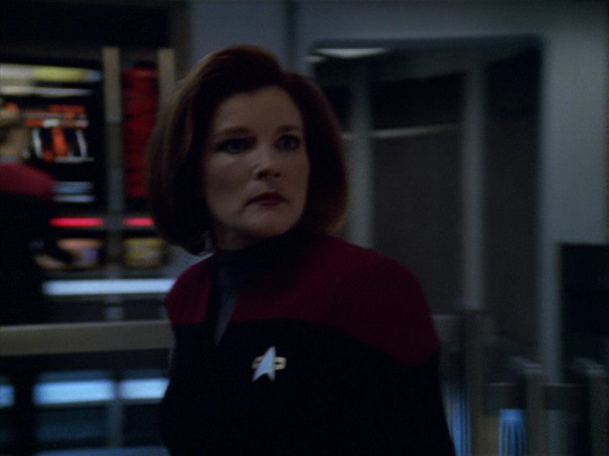 extant_StarTrek_VOY_5x19-TheFight_00724.jpg