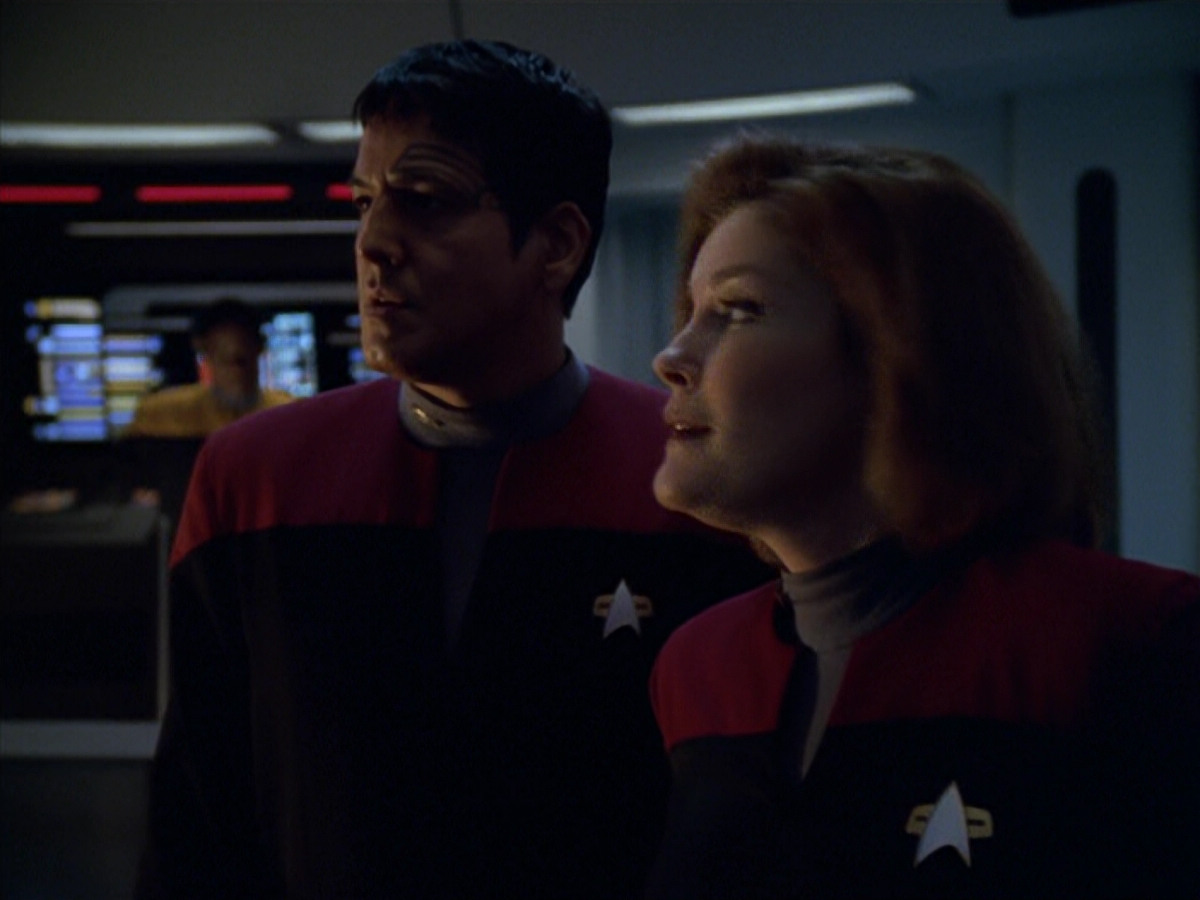 extant_StarTrek_VOY_5x19-TheFight_00745.jpg