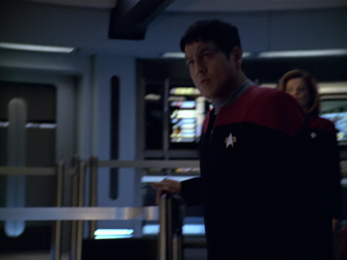 extant_StarTrek_VOY_5x19-TheFight_00750.jpg