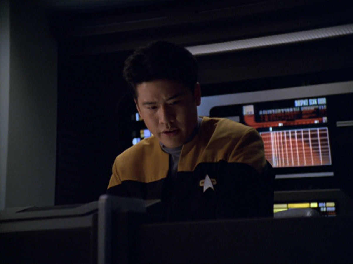 extant_StarTrek_VOY_5x19-TheFight_00827.jpg