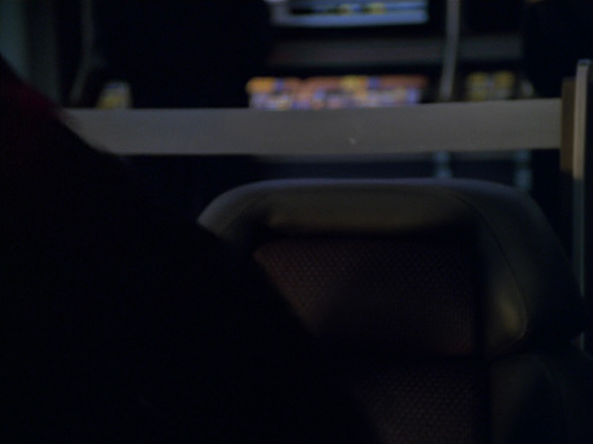extant_StarTrek_VOY_5x19-TheFight_00839.jpg