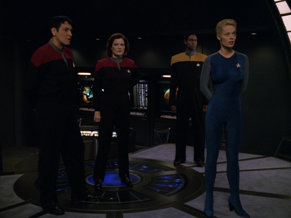 extant_StarTrek_VOY_5x19-TheFight_00848.jpg