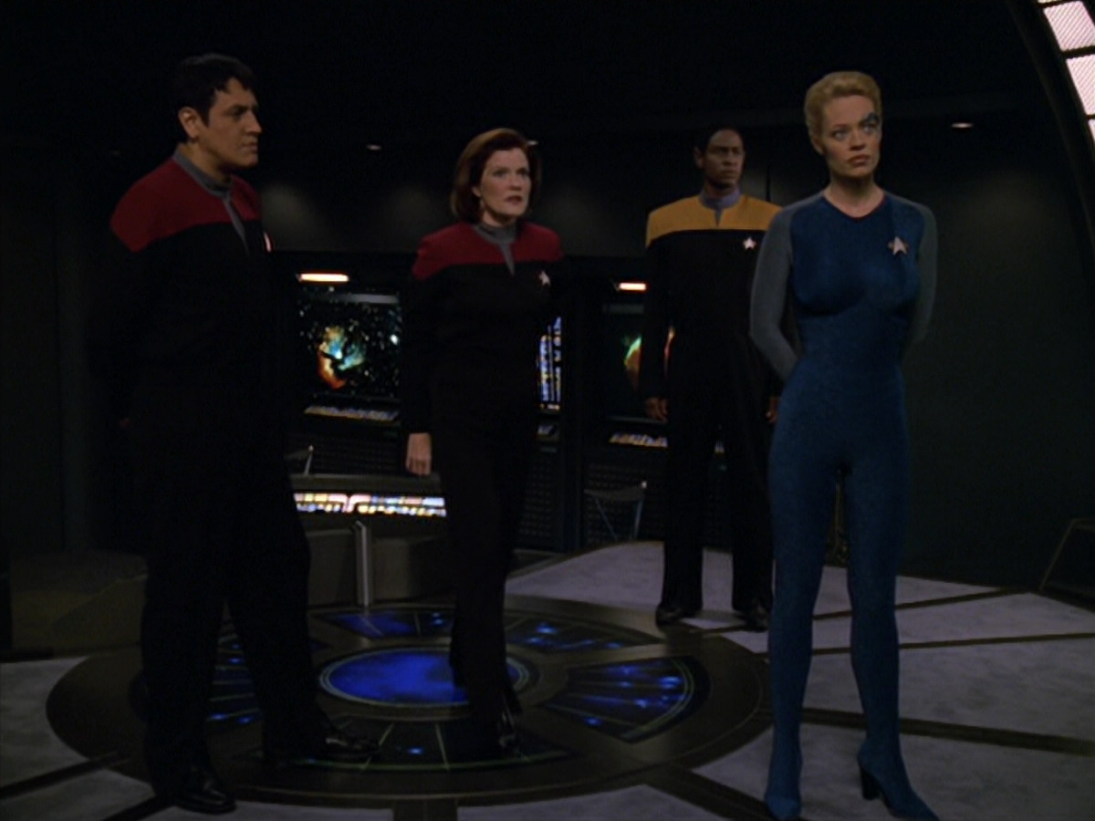 extant_StarTrek_VOY_5x19-TheFight_00852.jpg