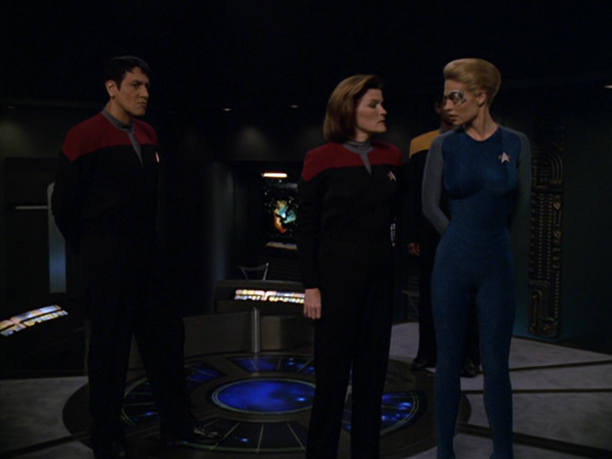 extant_StarTrek_VOY_5x19-TheFight_00858.jpg