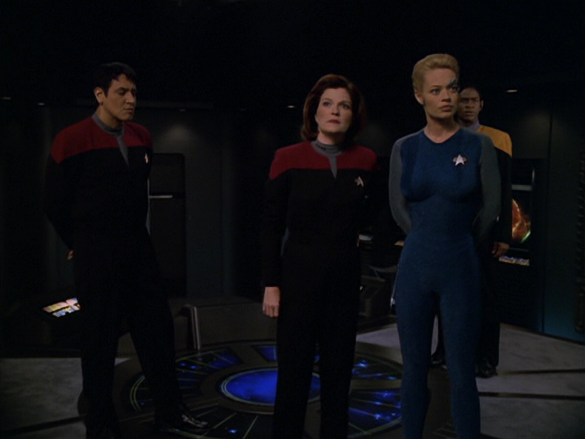 extant_StarTrek_VOY_5x19-TheFight_00863.jpg