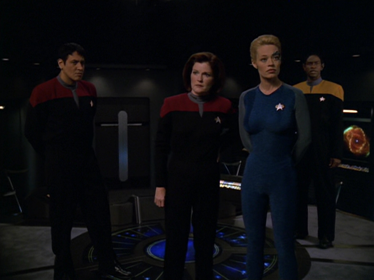 extant_StarTrek_VOY_5x19-TheFight_00866.jpg