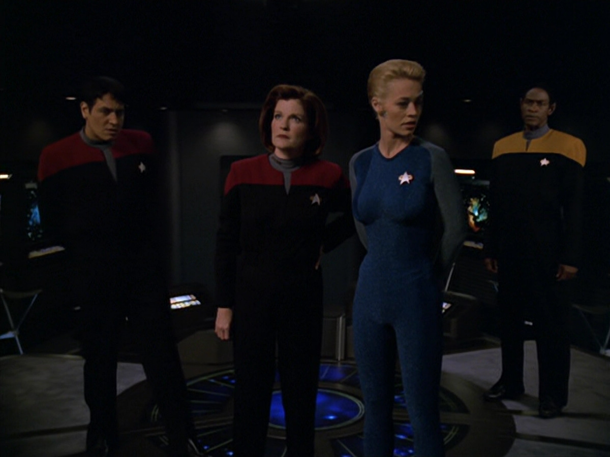 extant_StarTrek_VOY_5x19-TheFight_00870.jpg