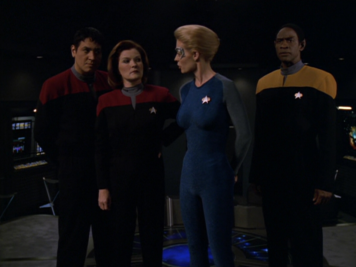 extant_StarTrek_VOY_5x19-TheFight_00879.jpg