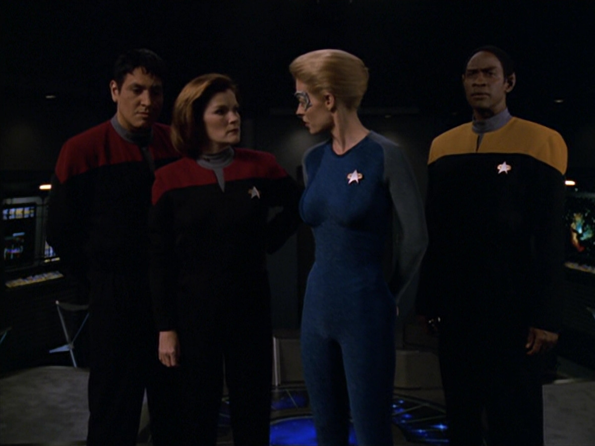 extant_StarTrek_VOY_5x19-TheFight_00882.jpg