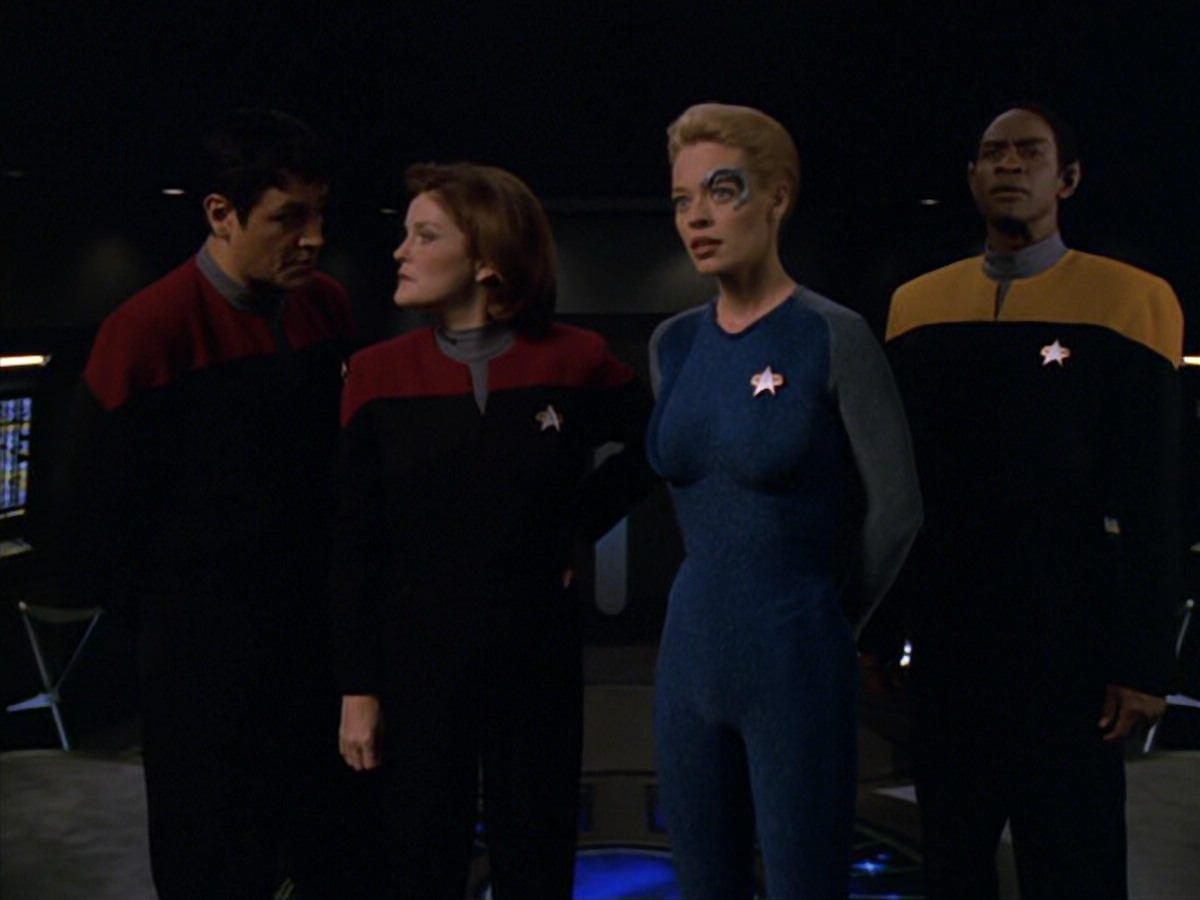 extant_StarTrek_VOY_5x19-TheFight_00885.jpg