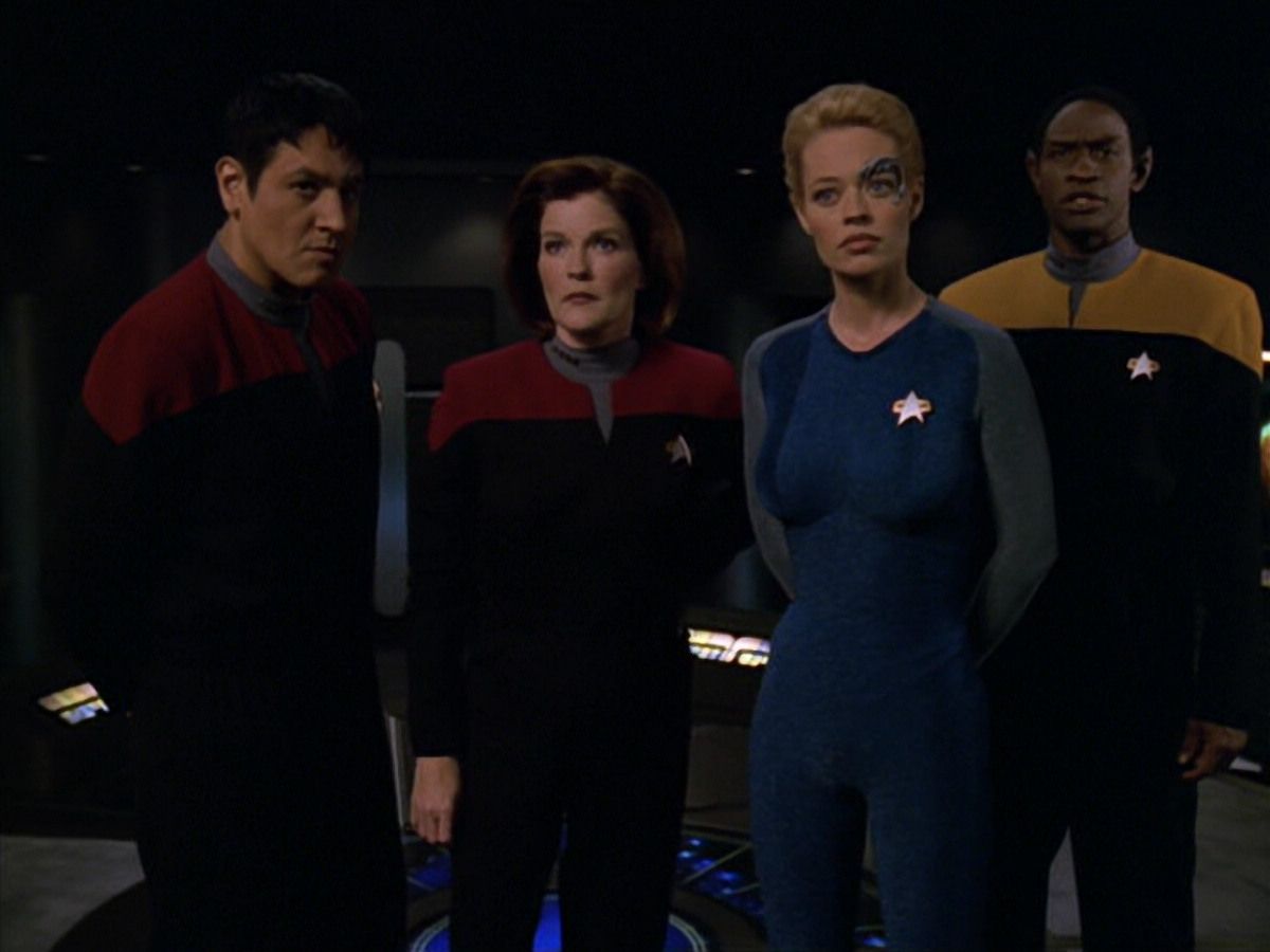 extant_StarTrek_VOY_5x19-TheFight_00890.jpg