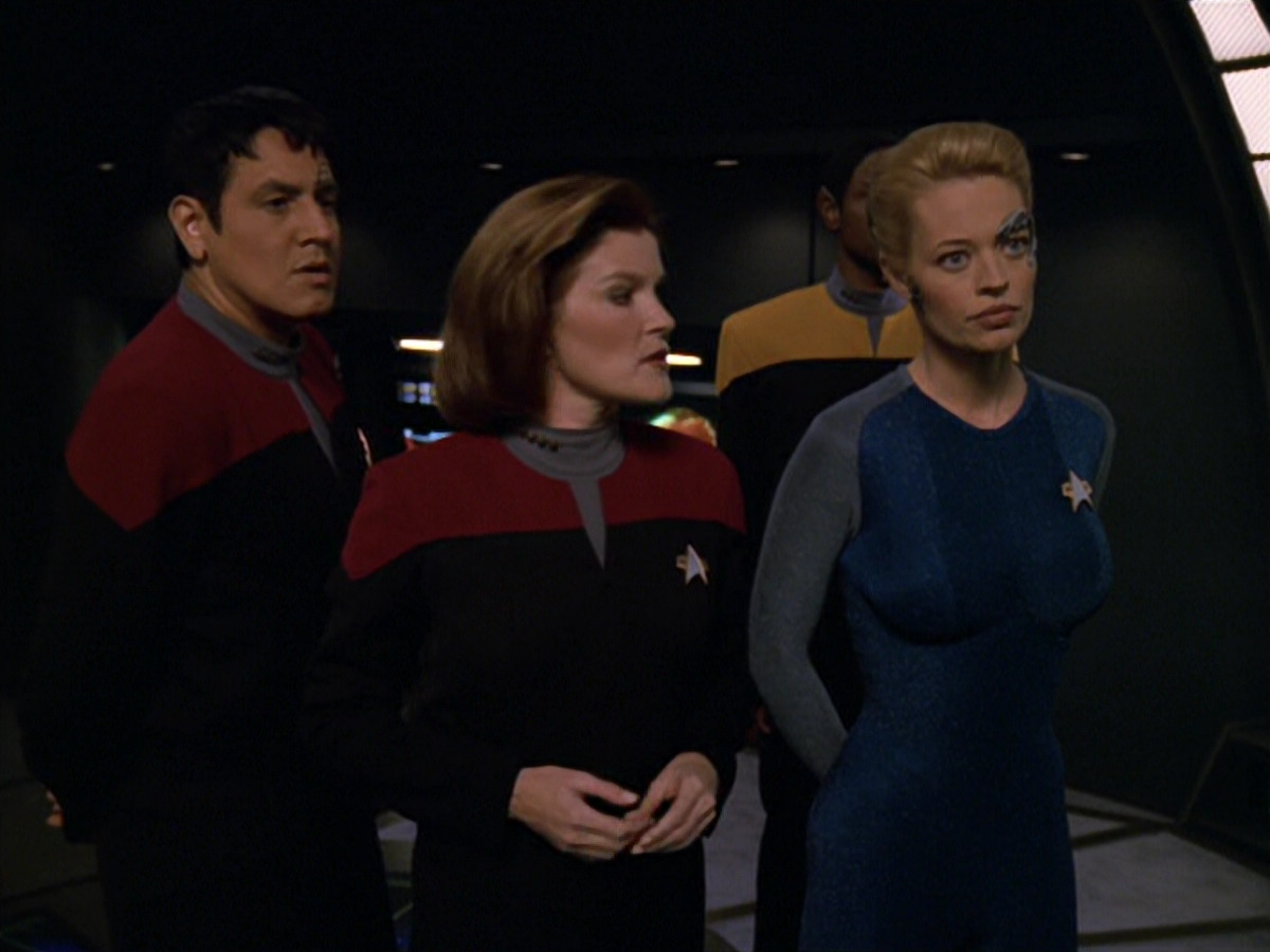 extant_StarTrek_VOY_5x19-TheFight_00904.jpg
