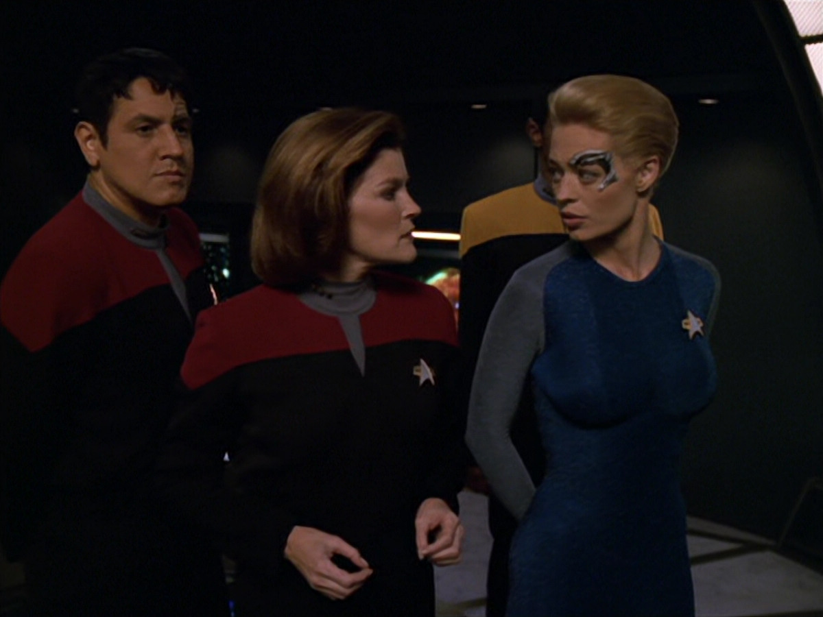 extant_StarTrek_VOY_5x19-TheFight_00906.jpg