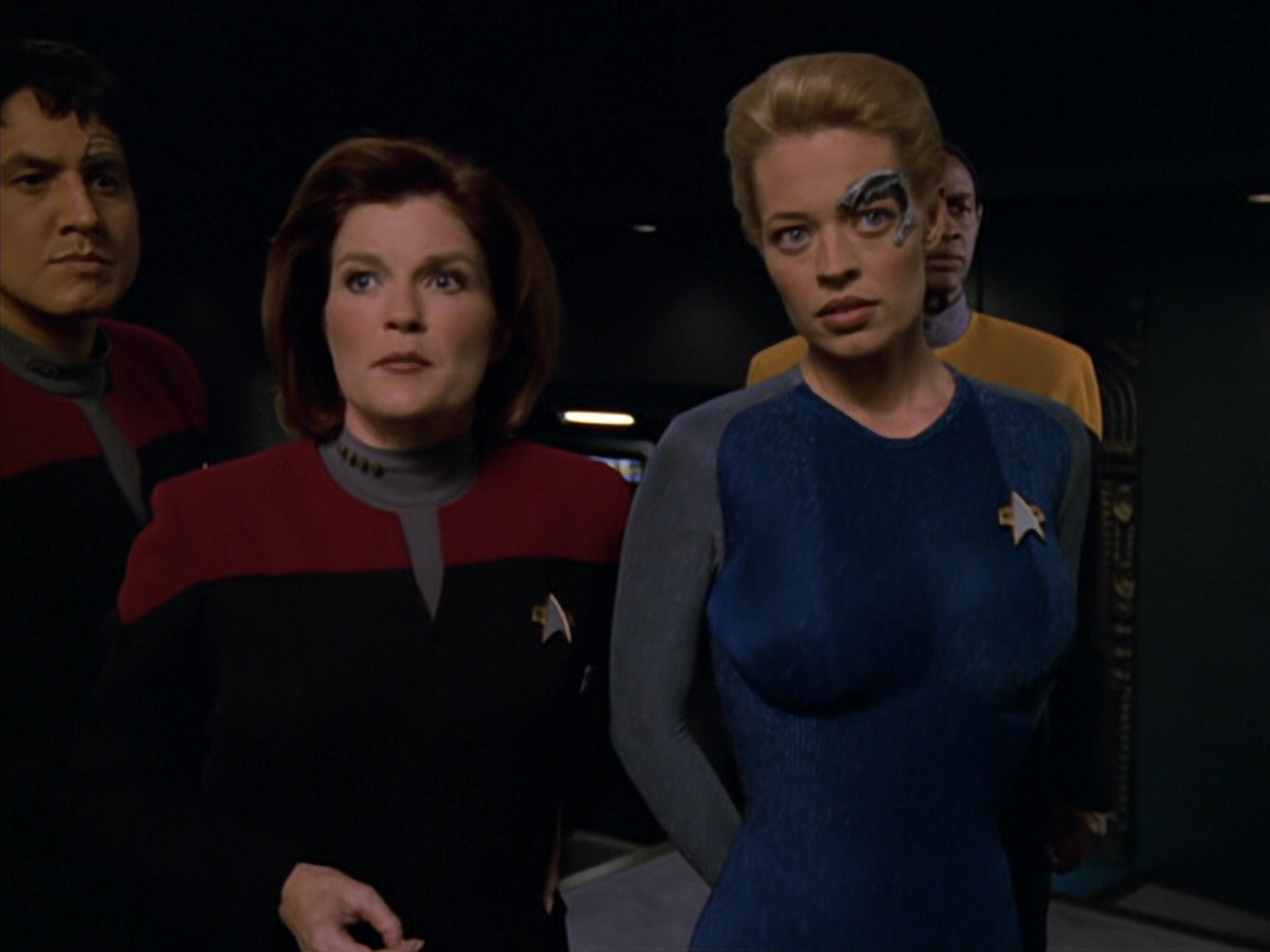 extant_StarTrek_VOY_5x19-TheFight_00910.jpg