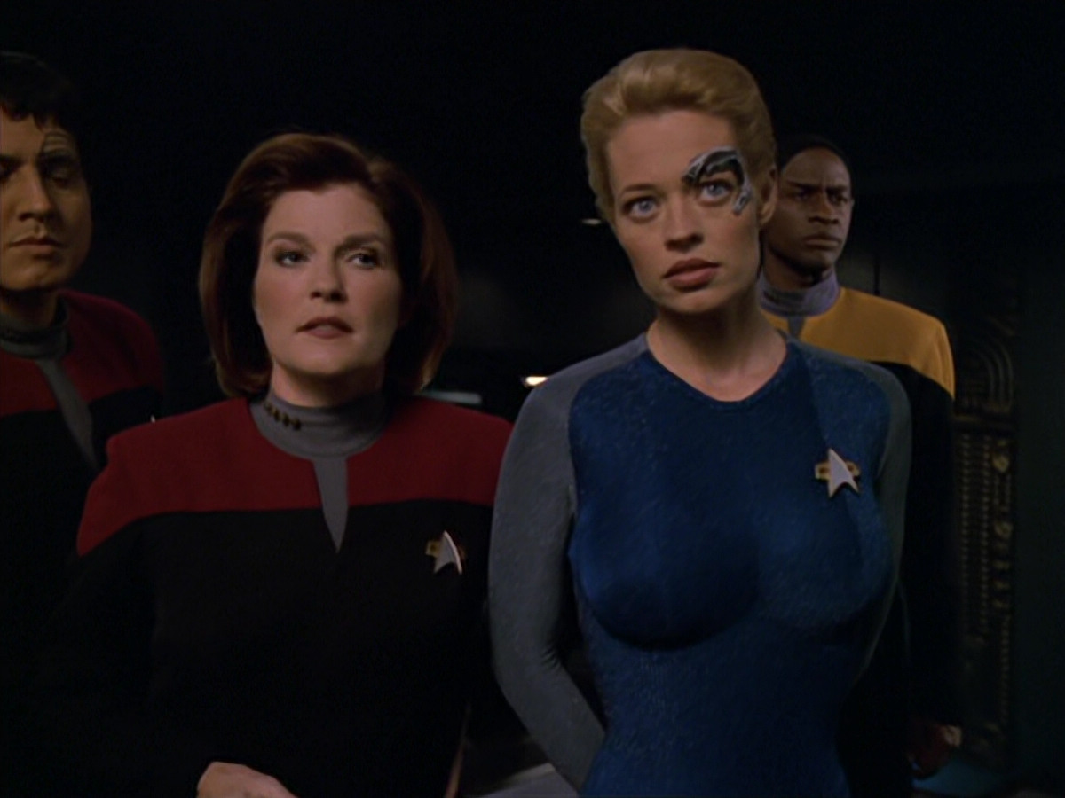 extant_StarTrek_VOY_5x19-TheFight_00911.jpg
