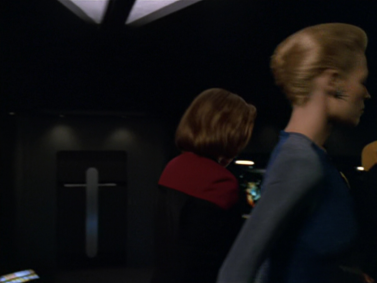 extant_StarTrek_VOY_5x19-TheFight_00918.jpg