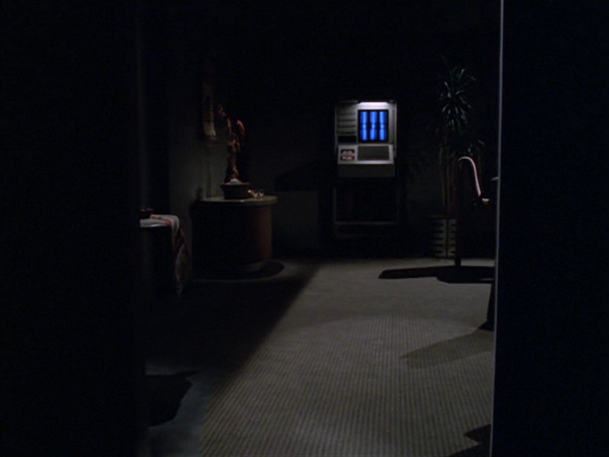 extant_StarTrek_VOY_5x19-TheFight_00921.jpg