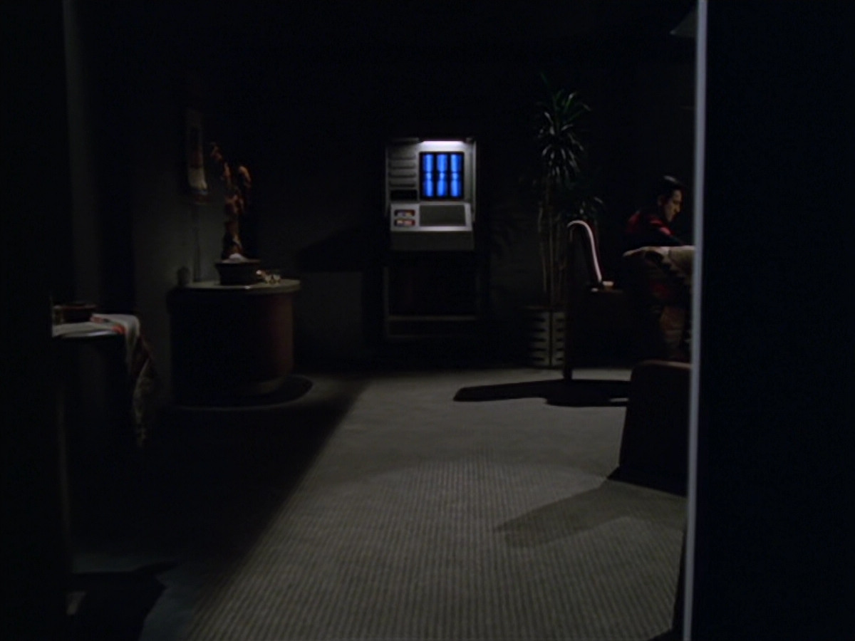 extant_StarTrek_VOY_5x19-TheFight_00924.jpg