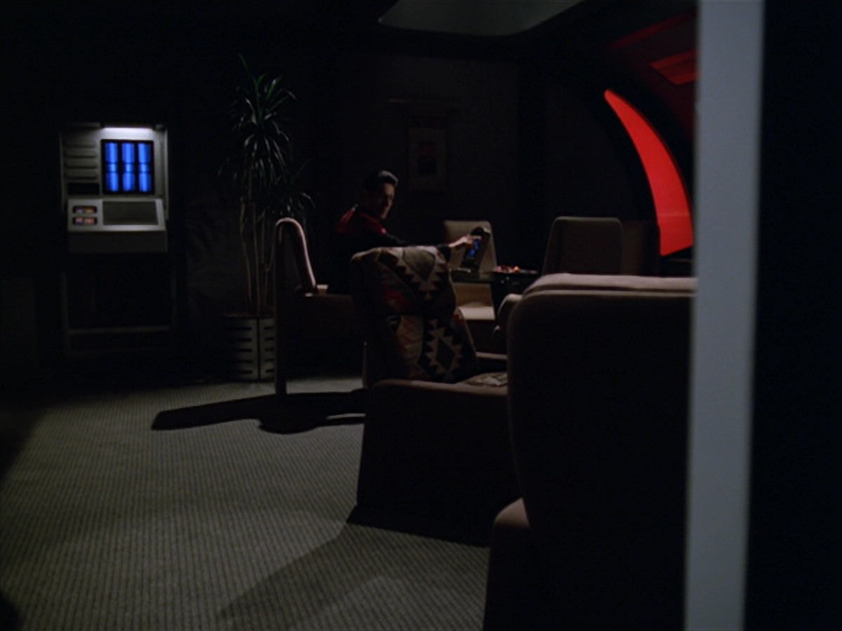 extant_StarTrek_VOY_5x19-TheFight_00936.jpg