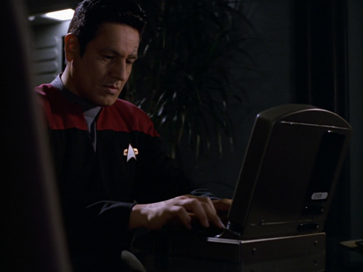 extant_StarTrek_VOY_5x19-TheFight_00947.jpg