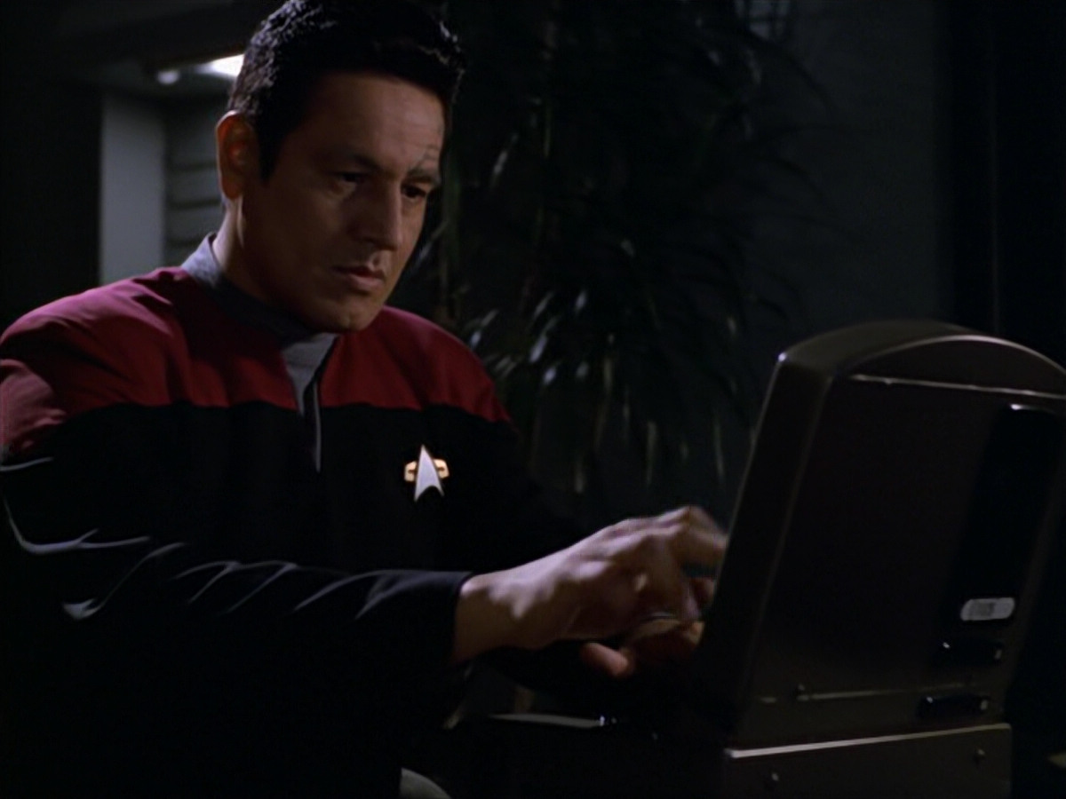 extant_StarTrek_VOY_5x19-TheFight_00948.jpg