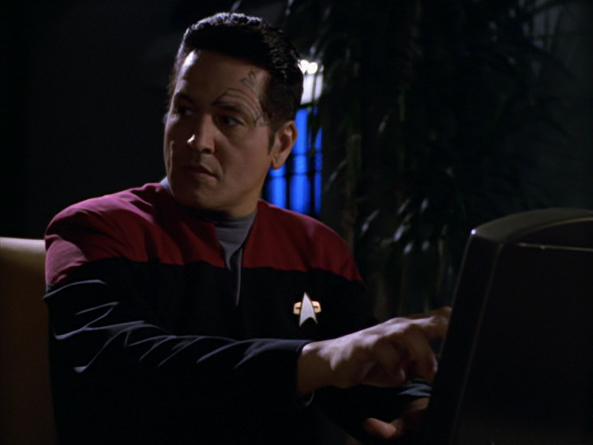 extant_StarTrek_VOY_5x19-TheFight_00950.jpg