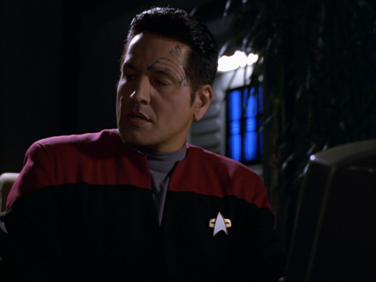 extant_StarTrek_VOY_5x19-TheFight_00955.jpg