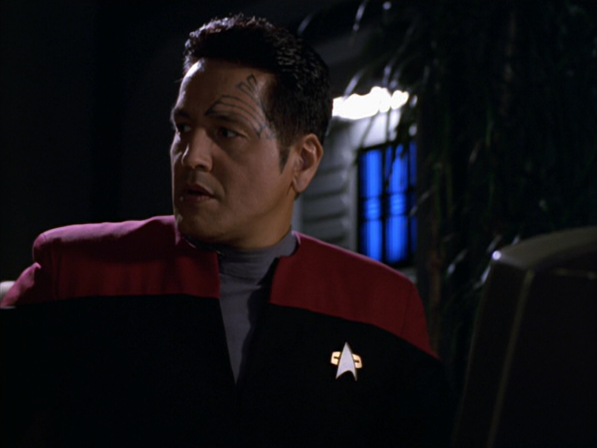 extant_StarTrek_VOY_5x19-TheFight_00972.jpg